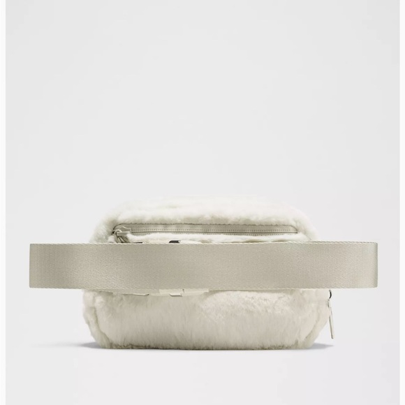 lululemon athletica White Furry Bag - Picture 4 of 6